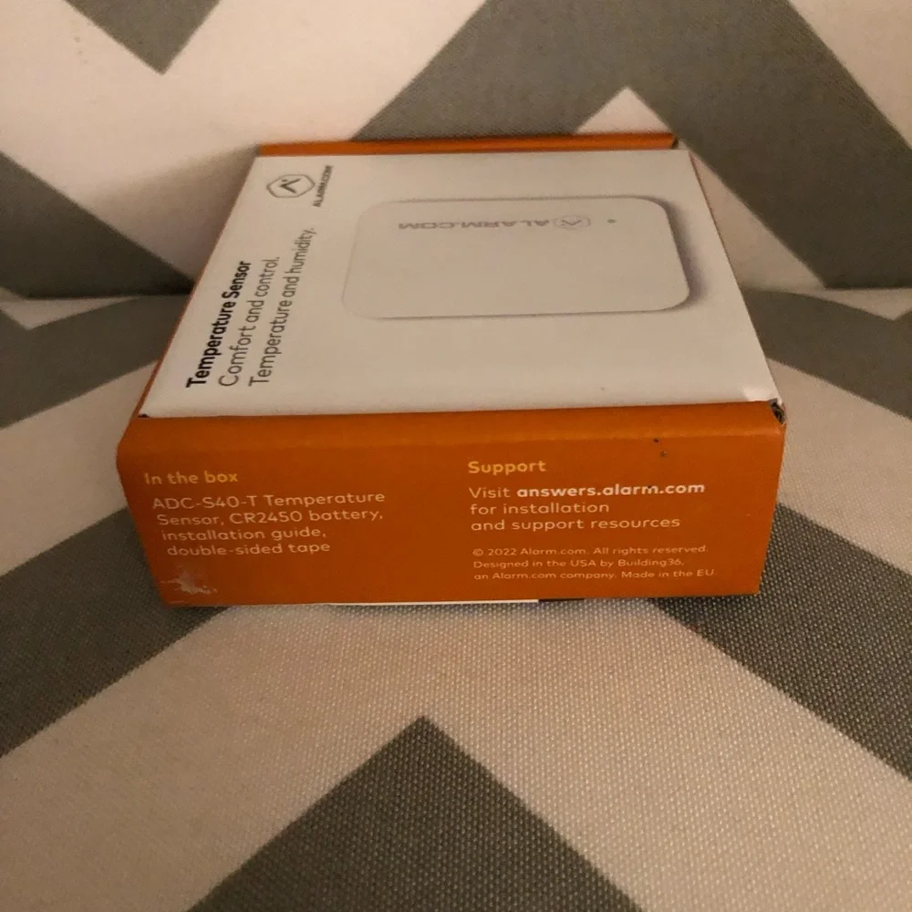 Alarm.com Temperature Sensor - Picture 4 of 6